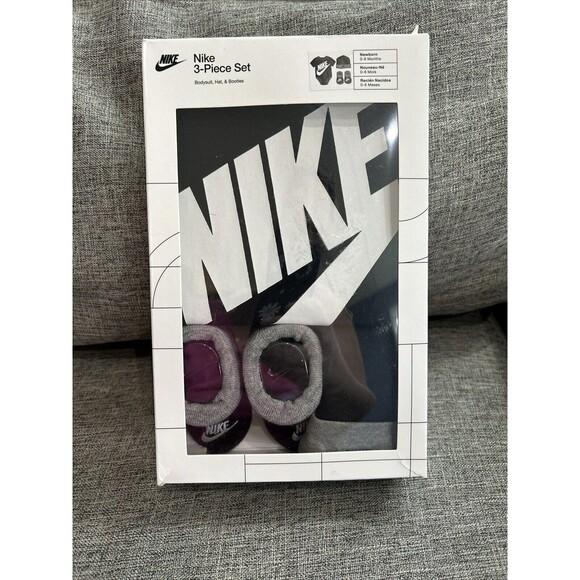 Nike 3 Piece Set Baby Bodysuit Hat and Booties 0 to 6 Months New - Picture 1 of 9